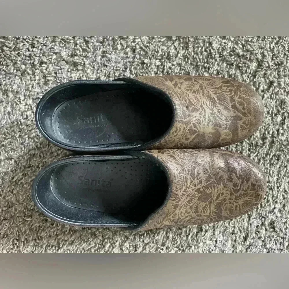 Sanita Professional Clogs Women’s Size 38 US Brown Leather